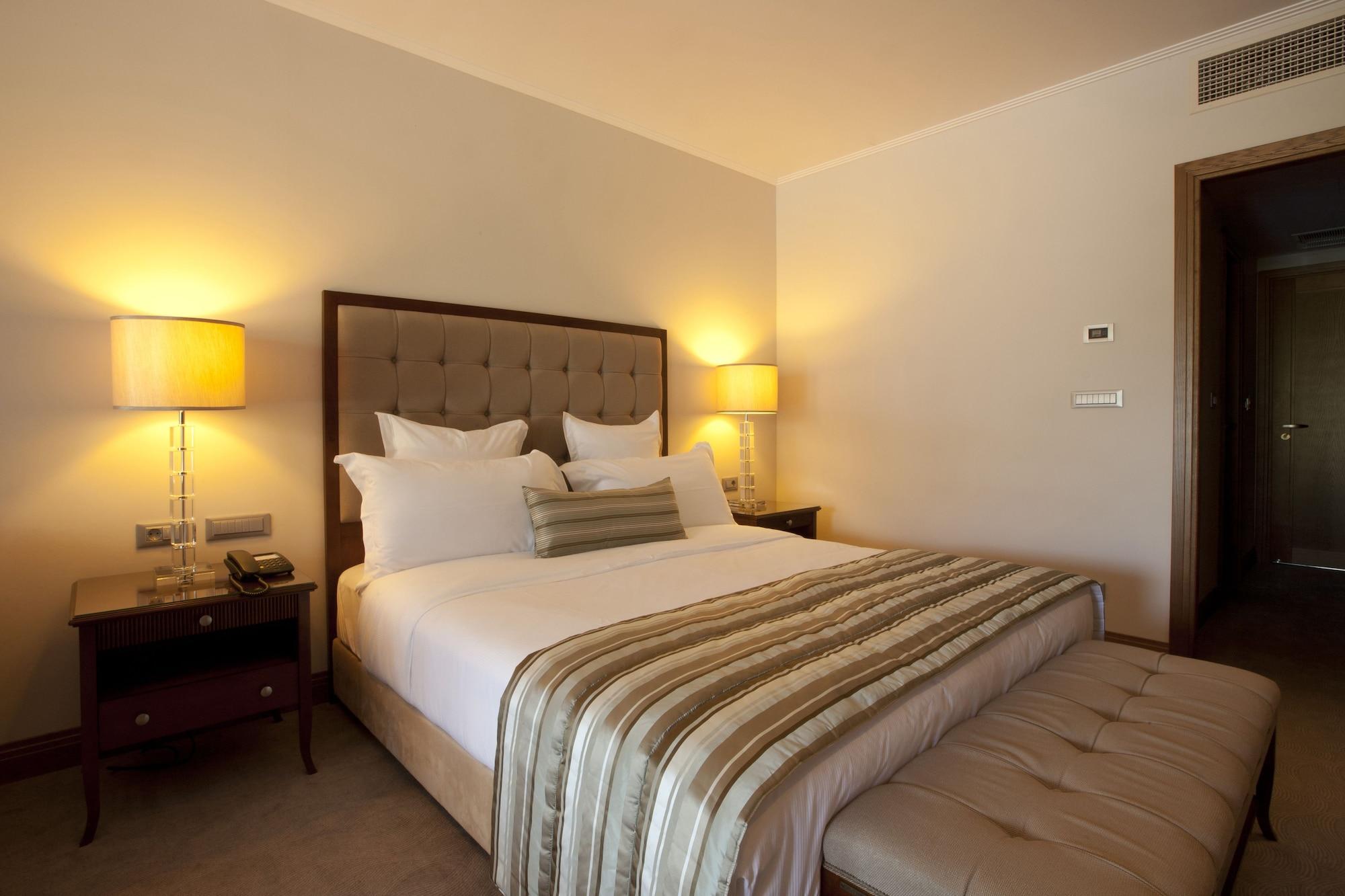 Hotel Du Lac Congress Center & Spa Ioannina Exterior foto A bedroom at the Taj Bengal