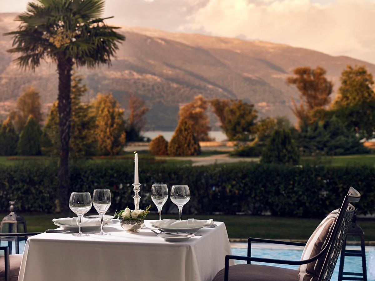 Hotel Du Lac Congress Center & Spa Ioannina Exterior foto The view from the hotel