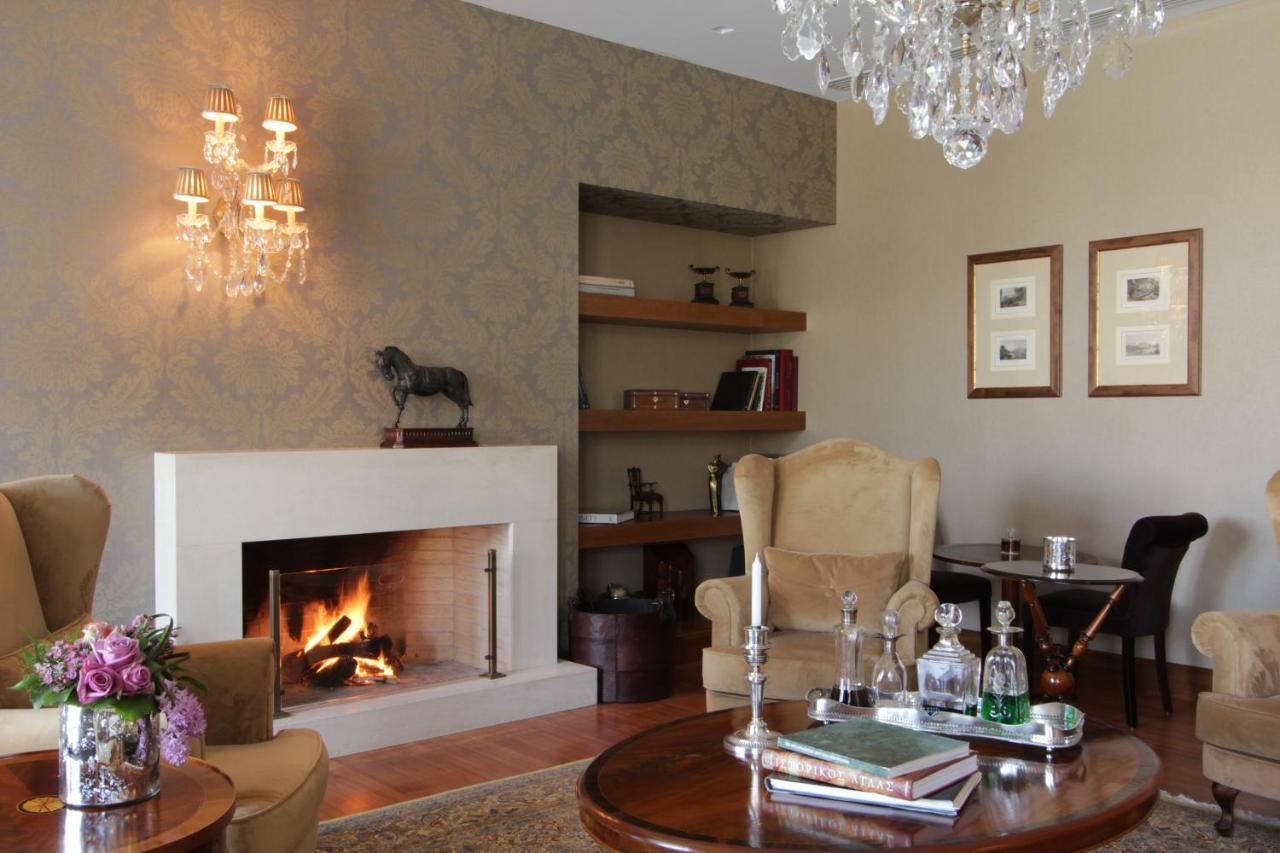 Hotel Du Lac Congress Center & Spa Ioannina Exterior foto A fireplace in a living room