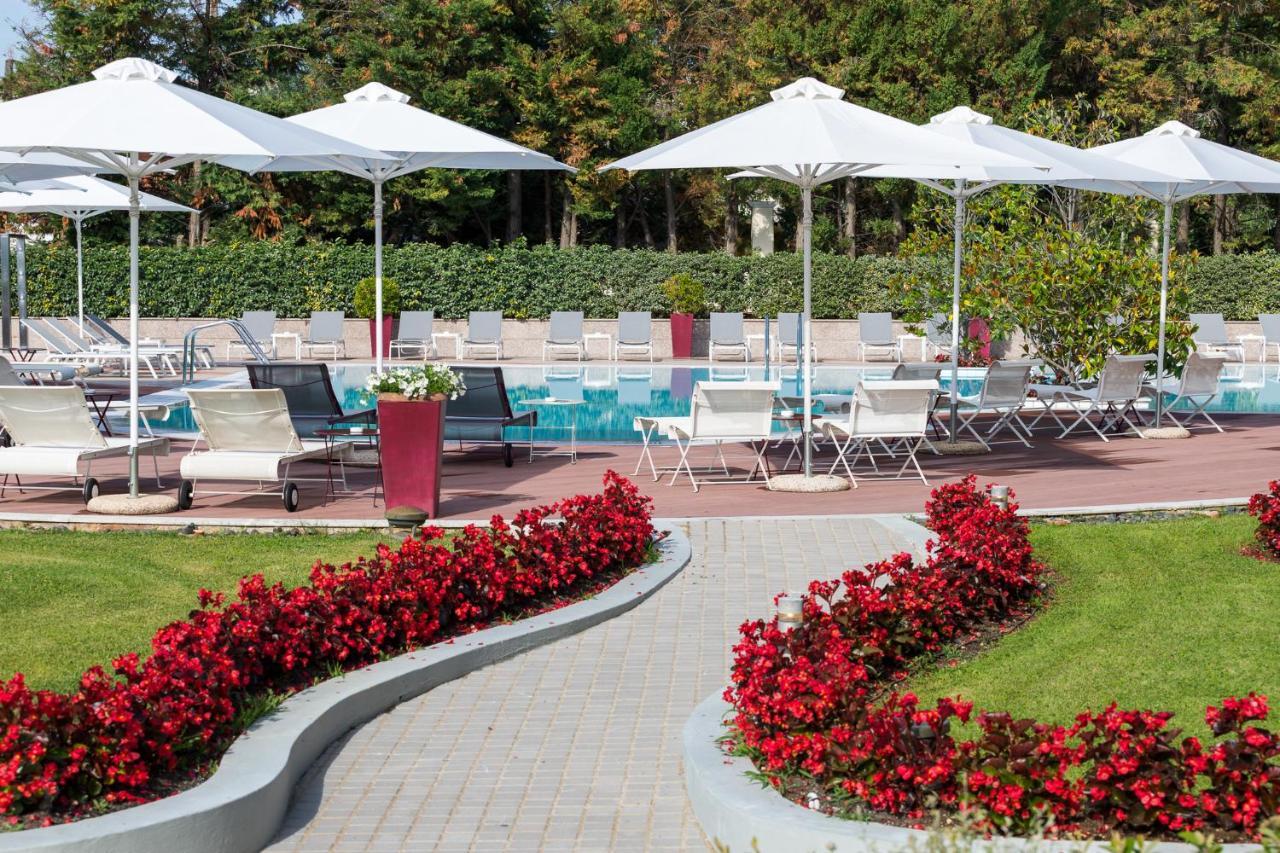 Hotel Du Lac Congress Center & Spa Ioannina Exterior foto The swimming pool at the hotel