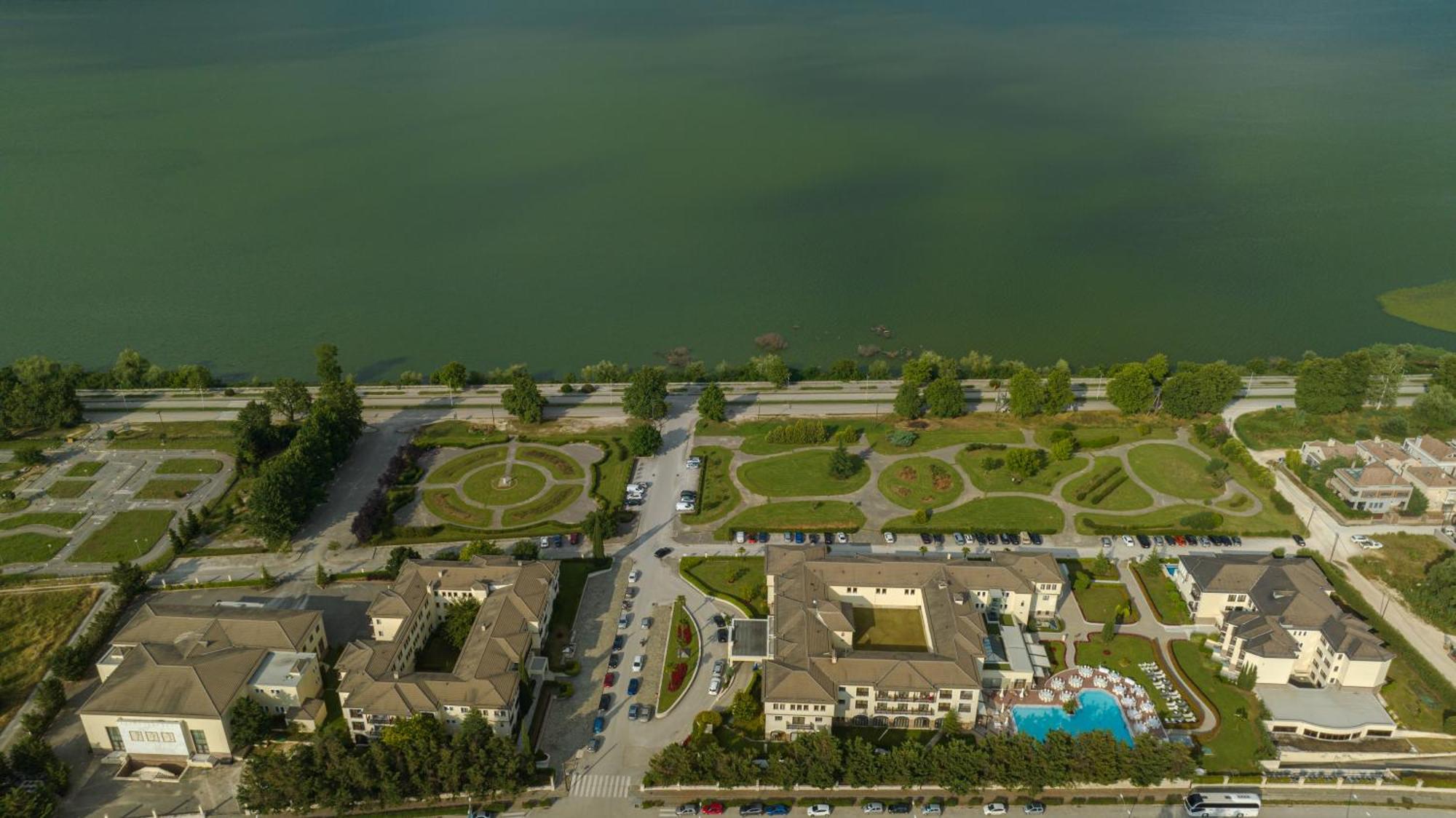 Hotel Du Lac Congress Center & Spa Ioannina Exterior foto Aerial view of the lake